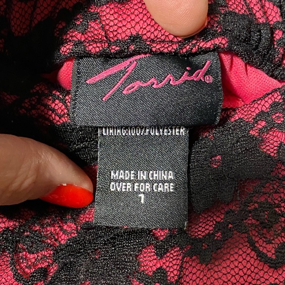 Torrid Black/Fuchsia going out top - Picture 2 of 2